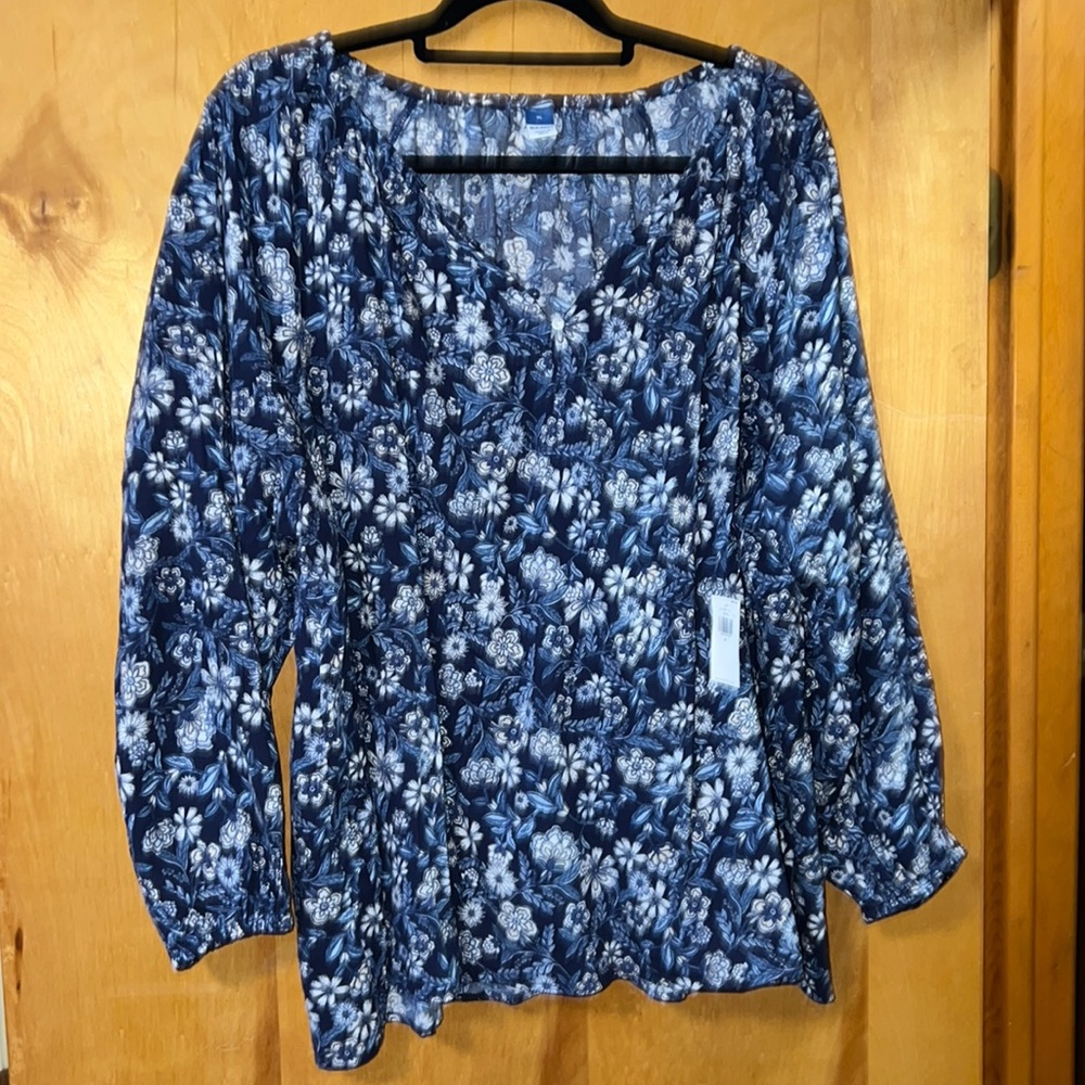 Old Navy Blue & White Floral Top, Size XL, New with tags!